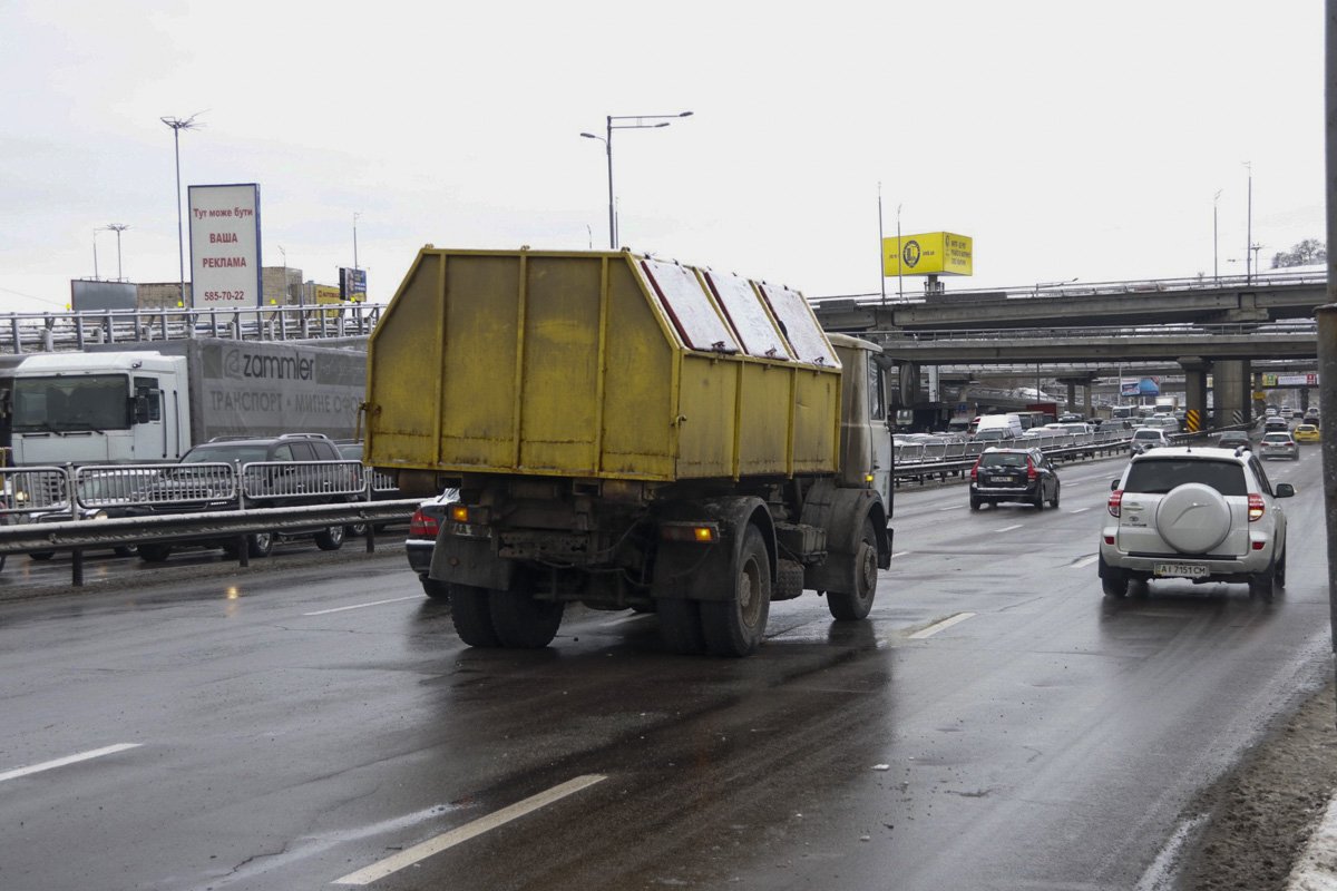  По состоянию на 10:15 на Столичном шоссе из-за ДТП пробки в оба направления