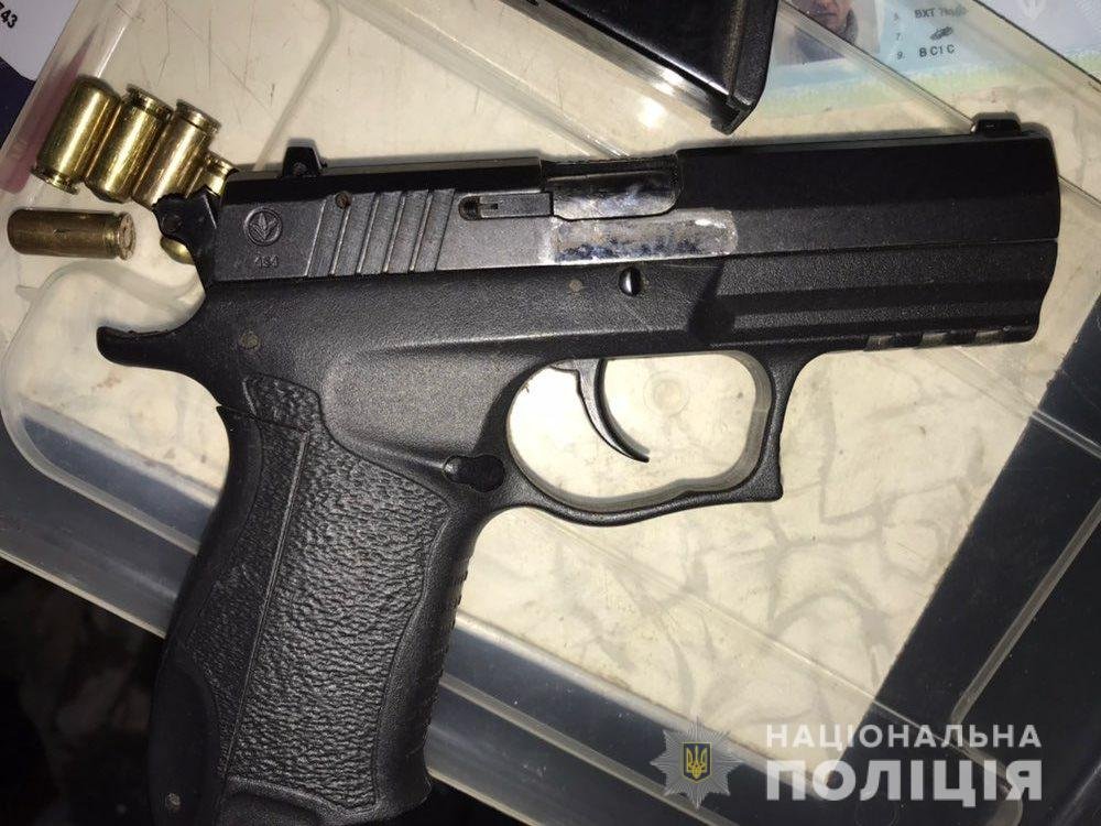 Как оказалось, в нее стрелял прохожий с целью завладеть ее сумкой Как оказалось, в нее стрелял прохожий с целью завладеть ее сумкой