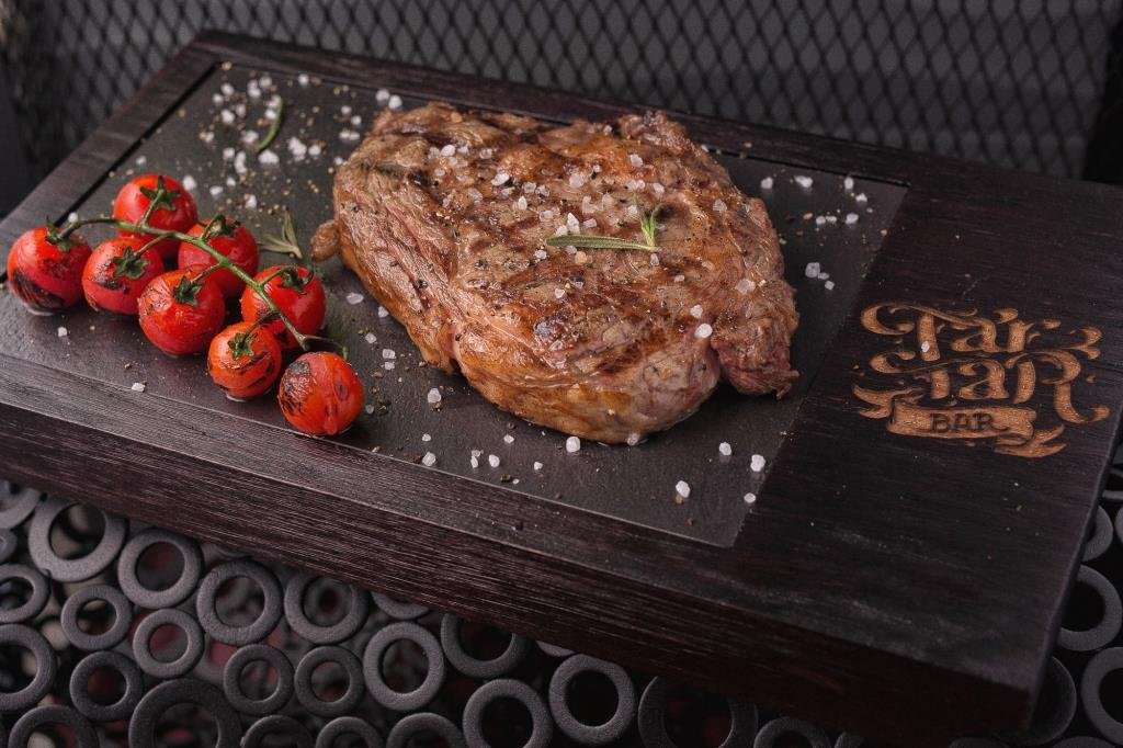 В ресторане готовят практически все виды основных блюд В ресторане готовят практически все виды основных блюд