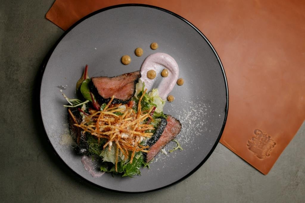 Беби-микс с черным ростбифом и соусом "Айоли-каламата" - 175 гривен Беби-микс с черным ростбифом и соусом "Айоли-каламата" - 175 гривен