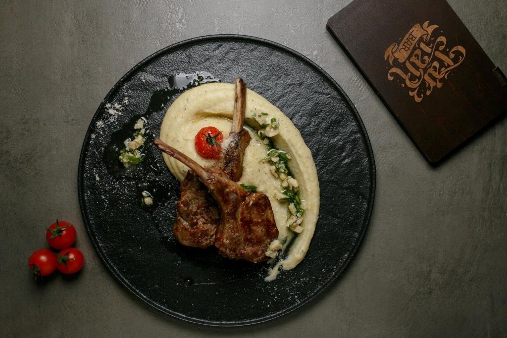 Каре телятины с трюфельным пюре и артишоками - 310 гривен Каре телятины с трюфельным пюре и артишоками - 310 гривен