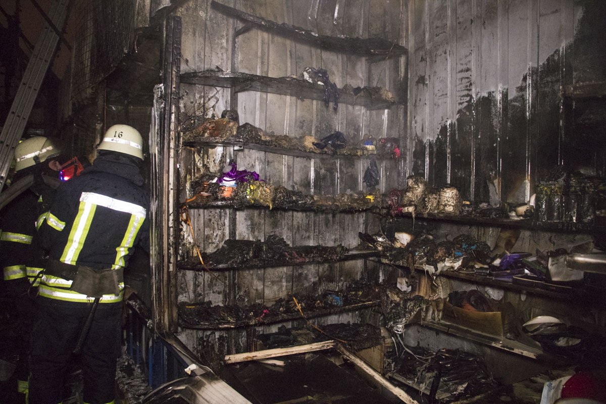 На место возгорания немедленно прибыли ближайшие подразделения пожарных