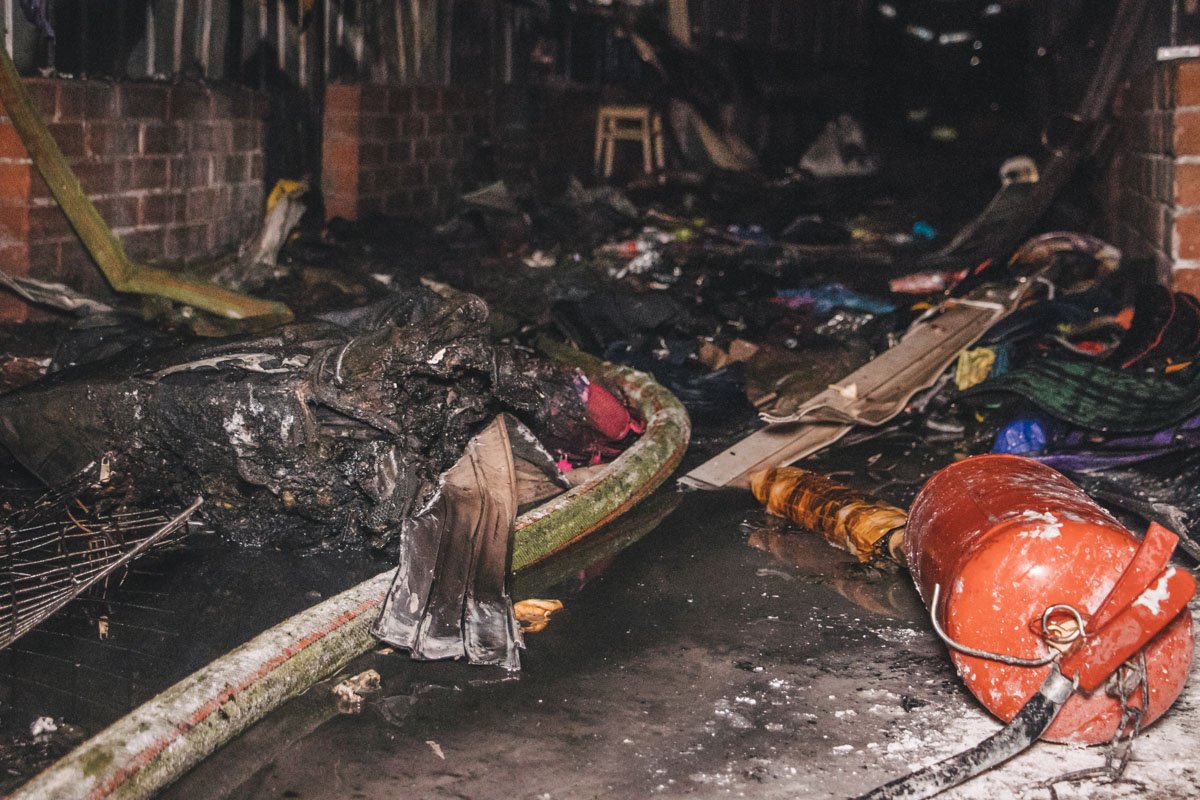 В 21:23 спасатели полностью ликвидировали возгорание