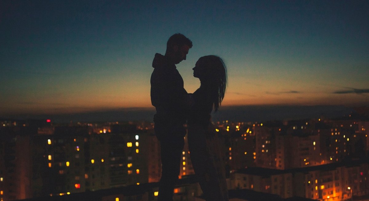 Романтично и весело провести День влюбленных со своей второй половинкой можно и без денег