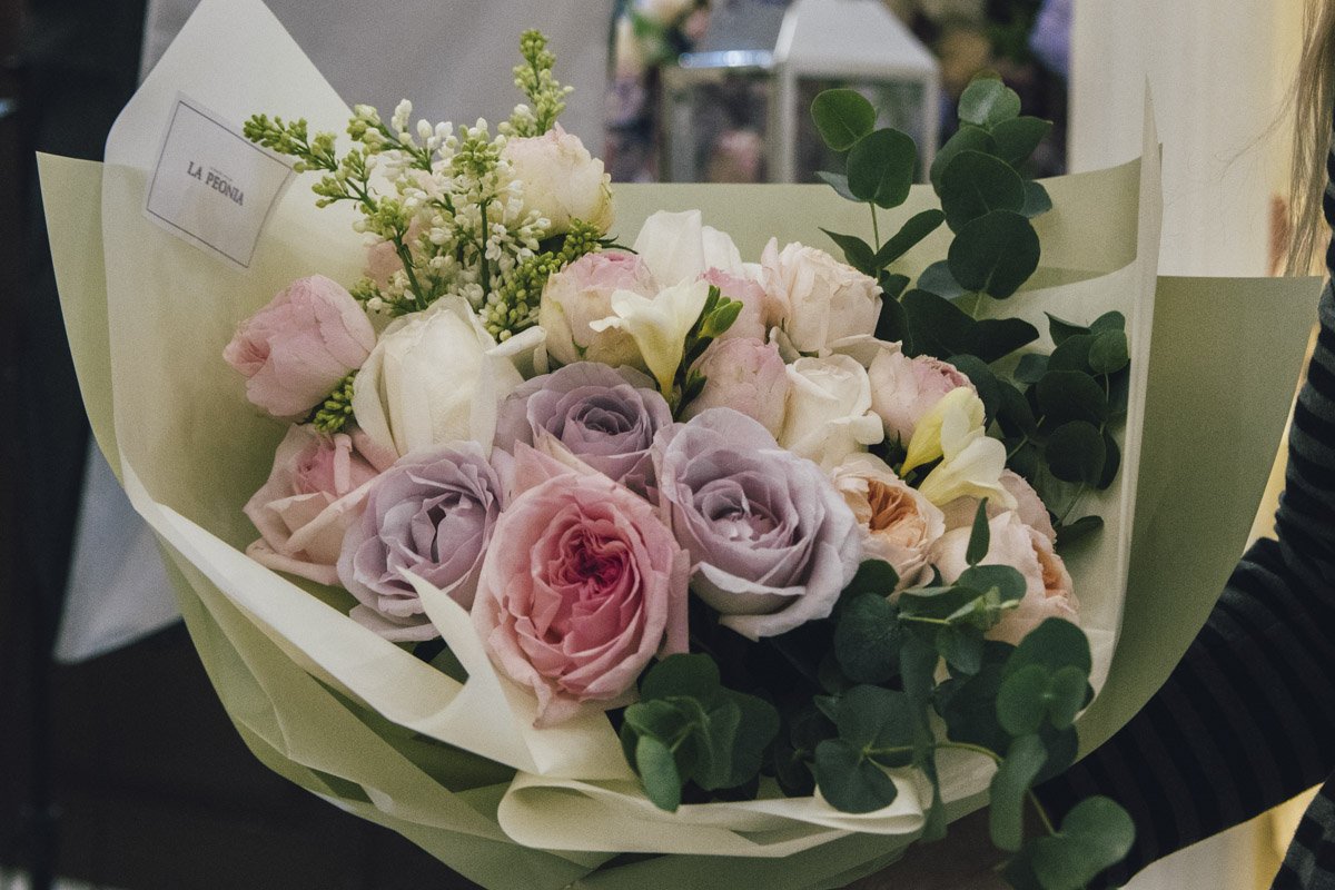 Самыми стабильными цены оказались в бутике "La Peonia" - стоимость всех цветов в этом магазине не изменилась даже в день праздника