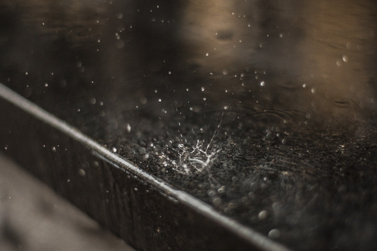 Это не просто дождь, это слезы тех, кто сегодня без пары Это не просто дождь, это слезы тех, кто сегодня без пары