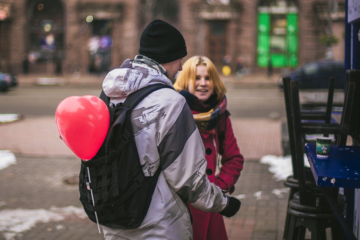 За минуту до приятного сюрприза для любимой девушки За минуту до приятного сюрприза для любимой девушки