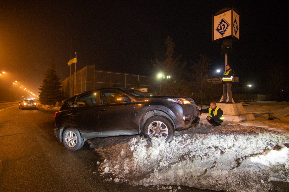 На Столичном шоссе столкнулись два внедорожника