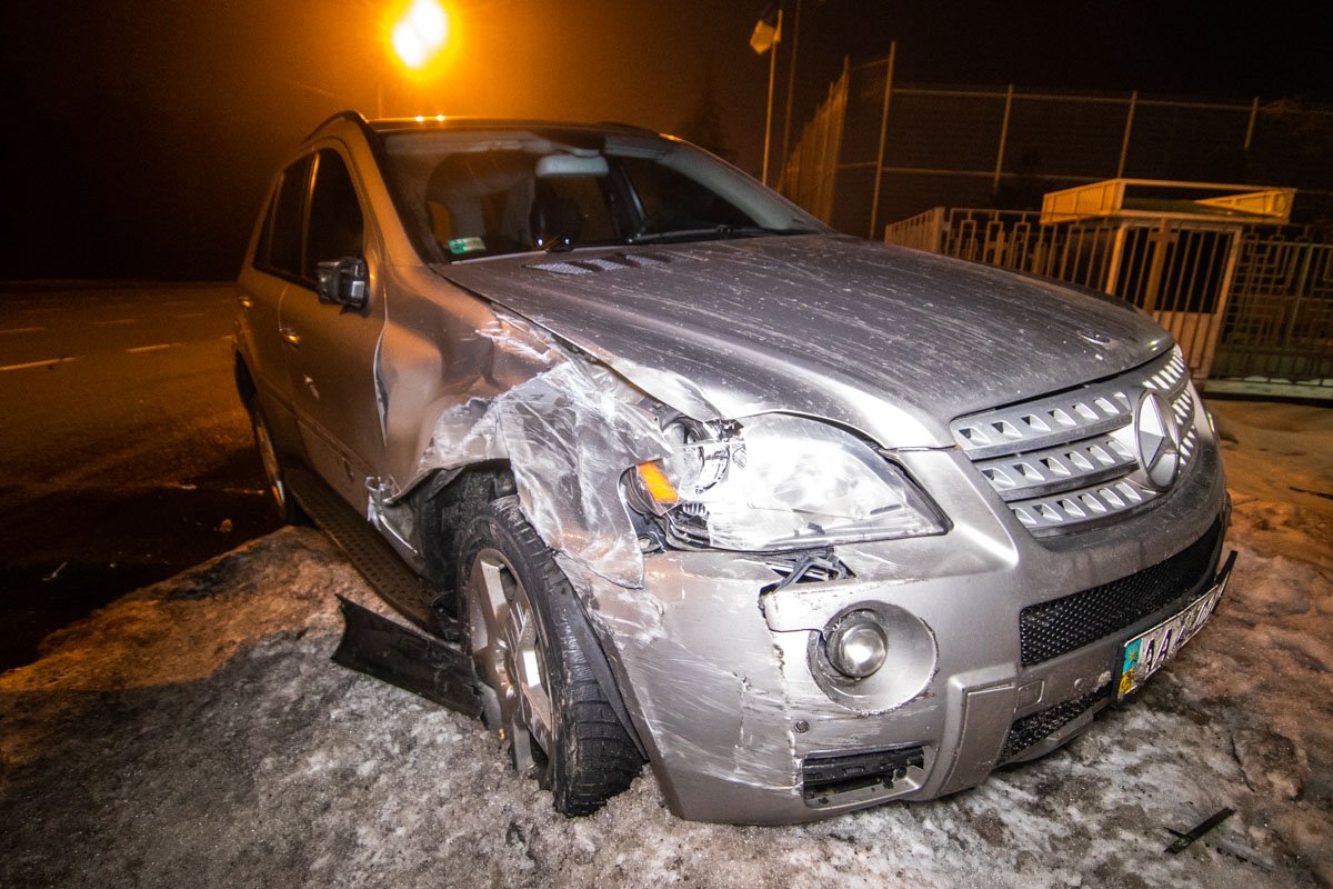 Водитель Mercedes двигался позади Toyota и не успел среагировать
