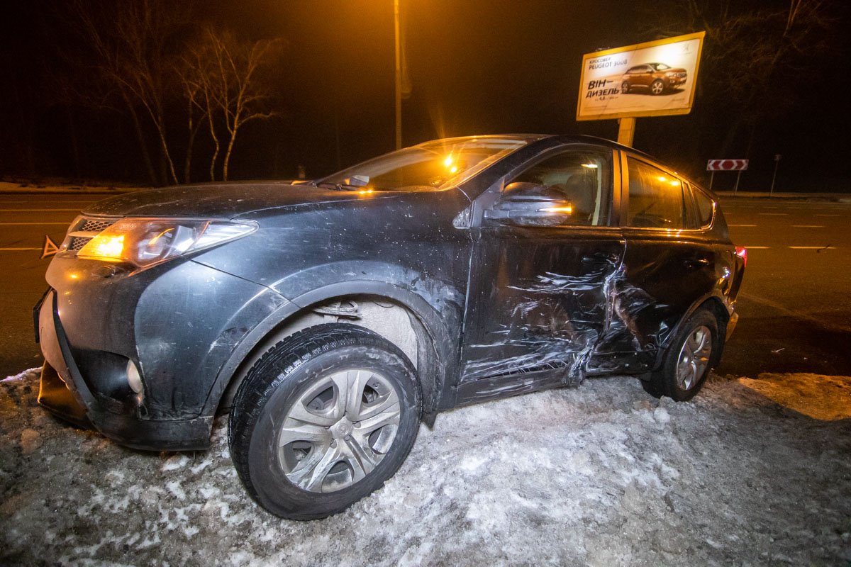 По словам очевидцев, Toyota совершала разворот с правого ряда