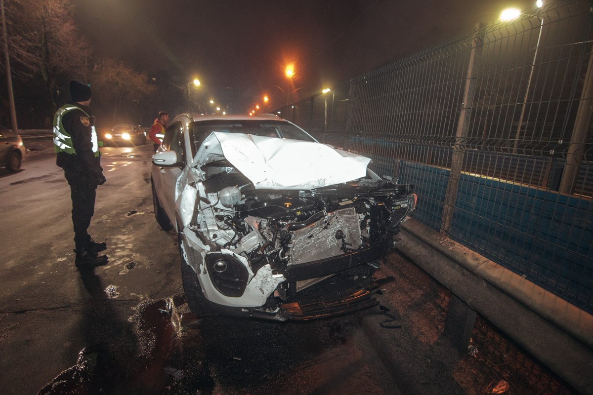 Kia остановилась в отбойнике