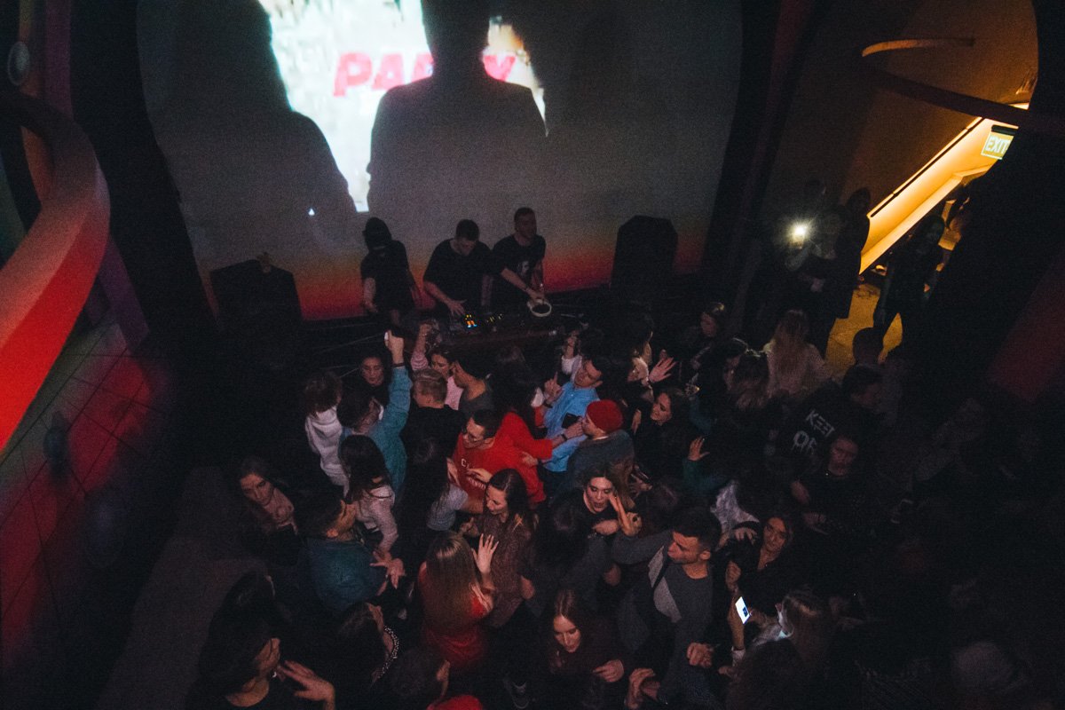 Наиболее активной в этот день, точнее даже в эту ночь, была молодежь