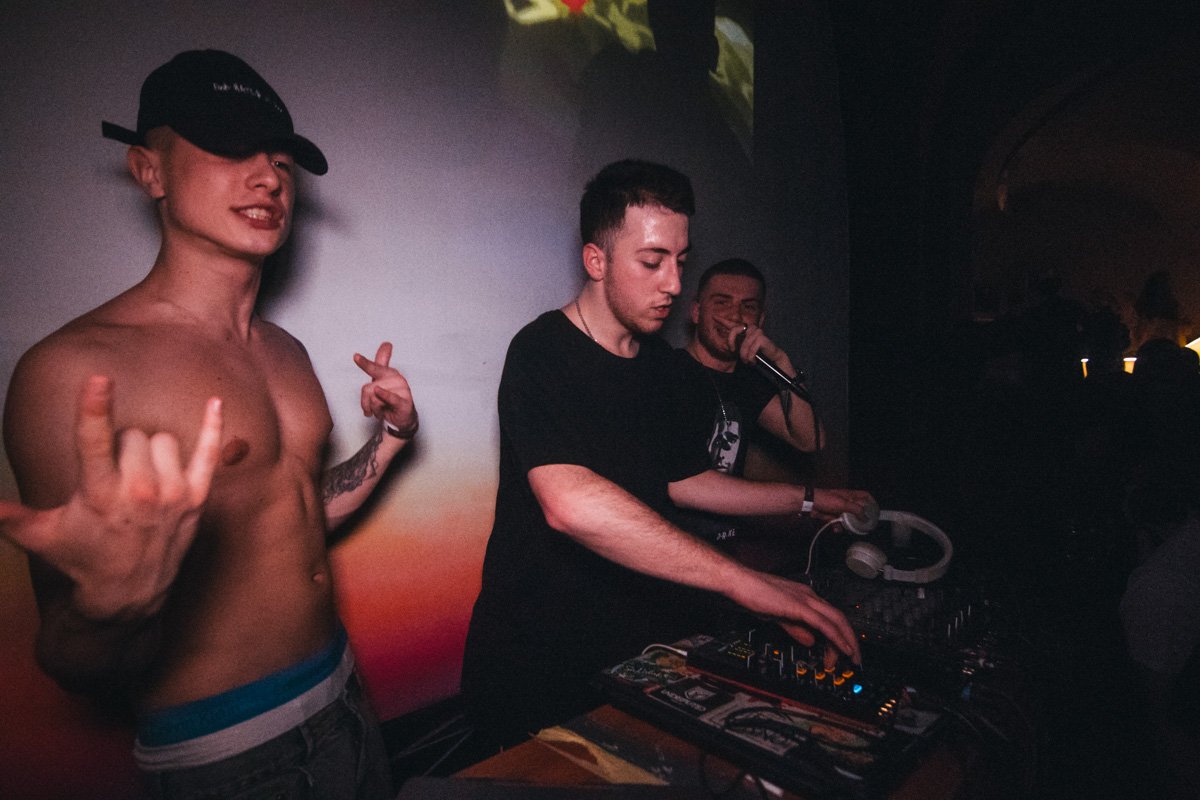 Оборотов набирает тенденция, когда на тусовках играет музыка 90-х и начала 2000-х