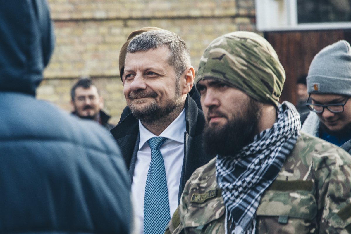 Возле здания Окружного суда находился и инициатор отставки Игорь Мосийчук Возле здания Окружного суда находился и инициатор отставки Игорь Мосийчук