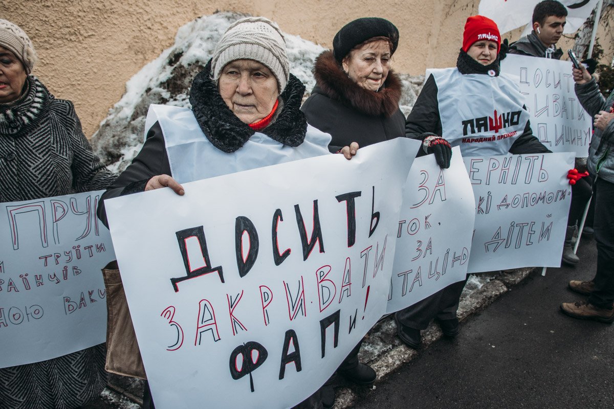 На вопросы о своем американском гражданстве Супрун так и не ответила, вообще игнорируя вопросы журналистов На вопросы о своем американском гражданстве Супрун так и не ответила, вообще игнорируя вопросы журналистов