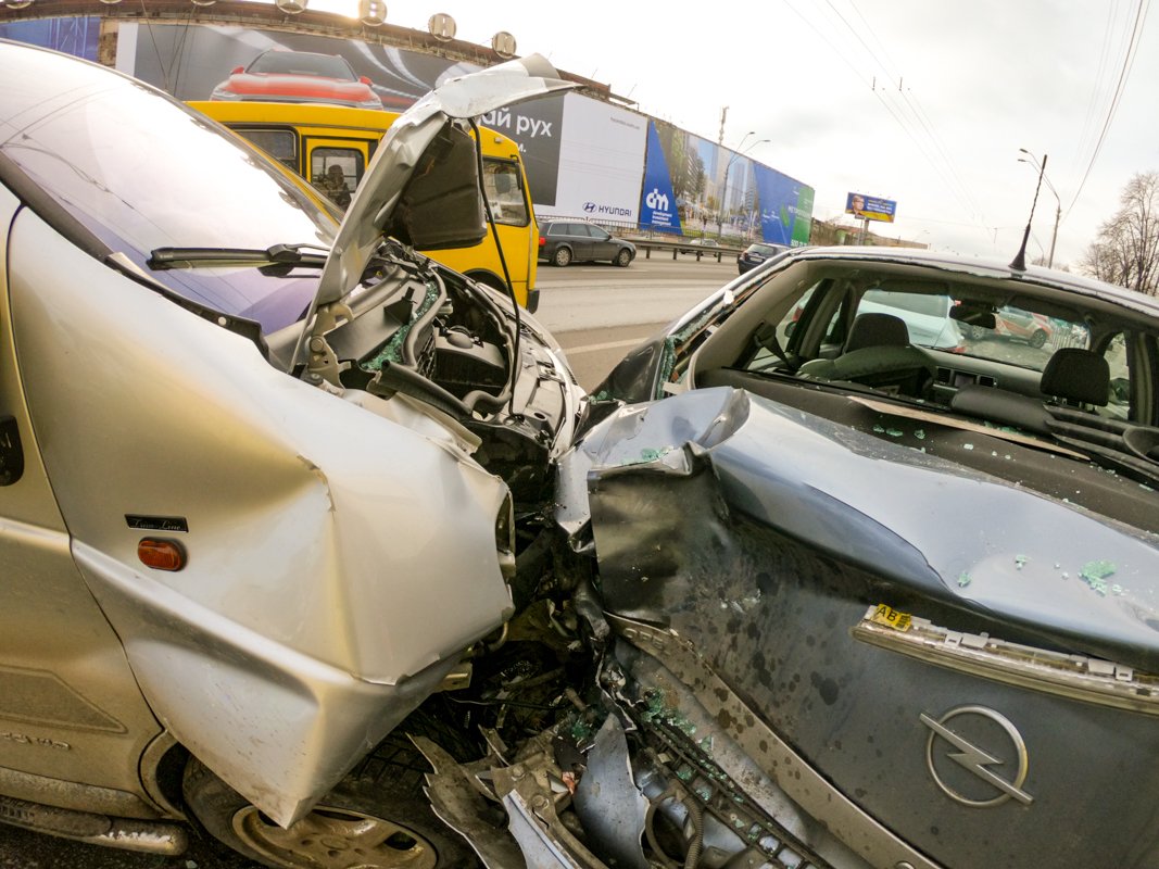 В результате аварии водителя Opel госпитализировали с черепно-мозговой травмой В результате аварии водителя Opel госпитализировали с черепно-мозговой травмой