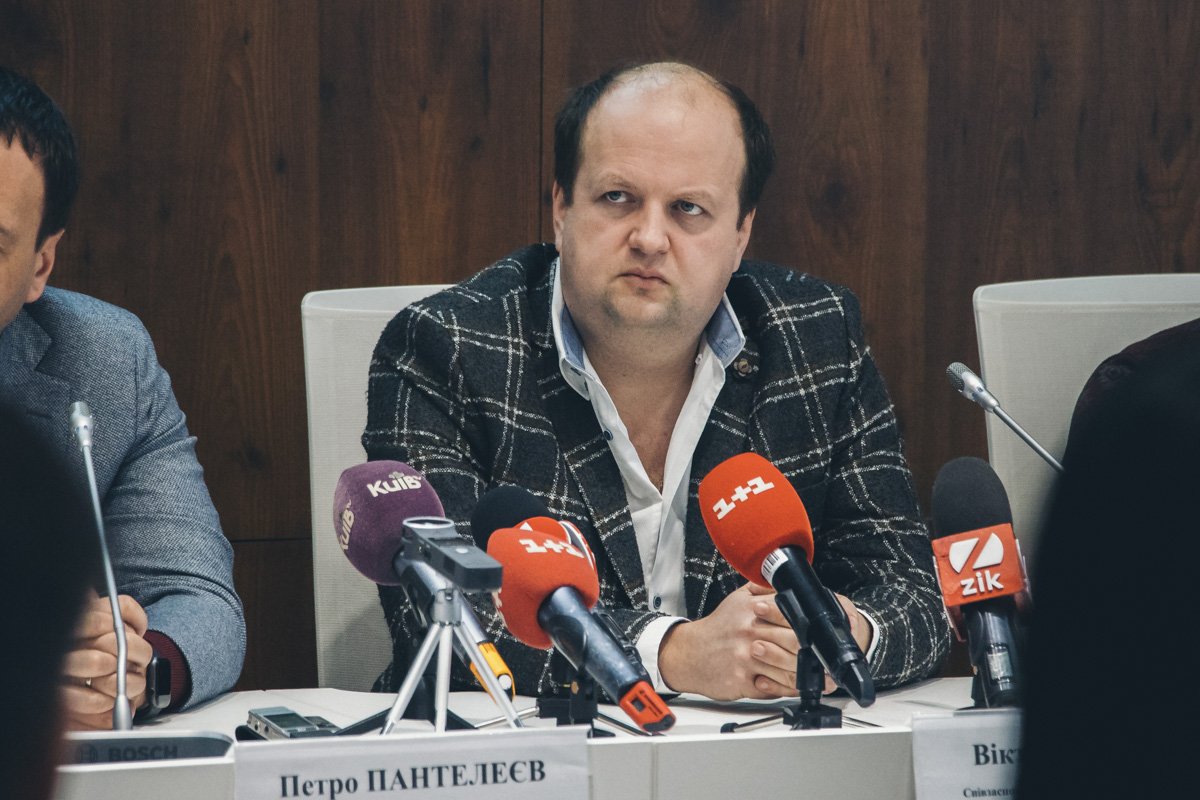 Участие в пресс-конференции принял один из основателей "ДАХ девелопмент" Виктор Бронюк