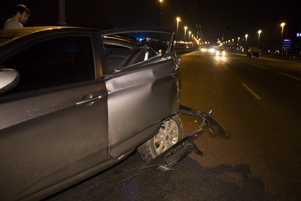 Водитель Subaru скрылся с места аварии Водитель Subaru скрылся с места аварии