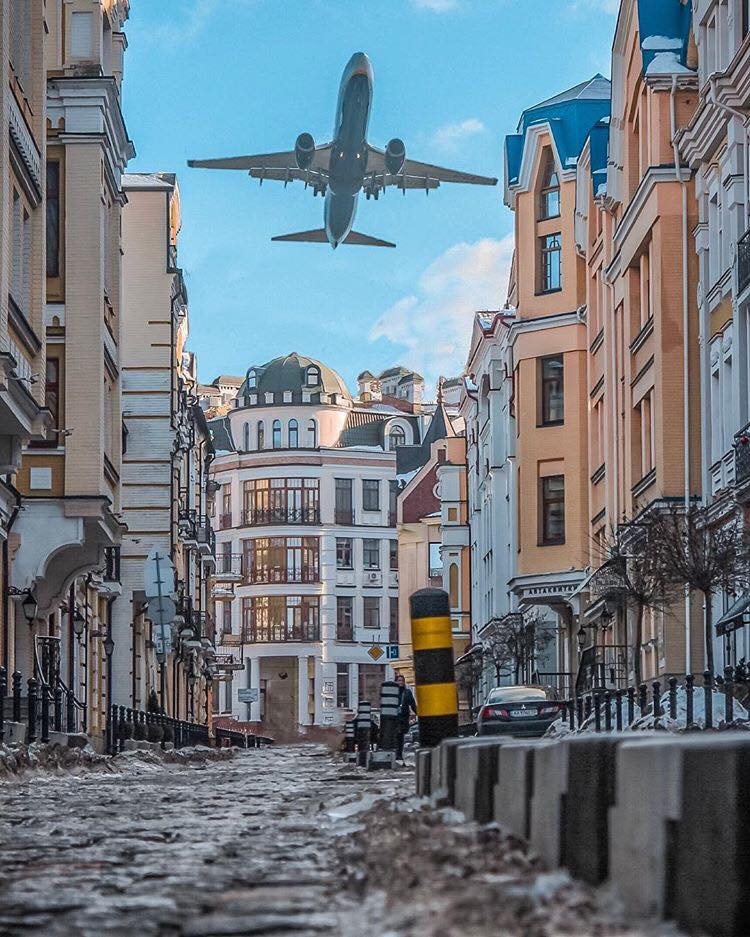 На Воздвиженке постоянно можно поймать что-то красивое. Фото: @mironov.photos На Воздвиженке постоянно можно поймать что-то красивое. Фото: @mironov.photos