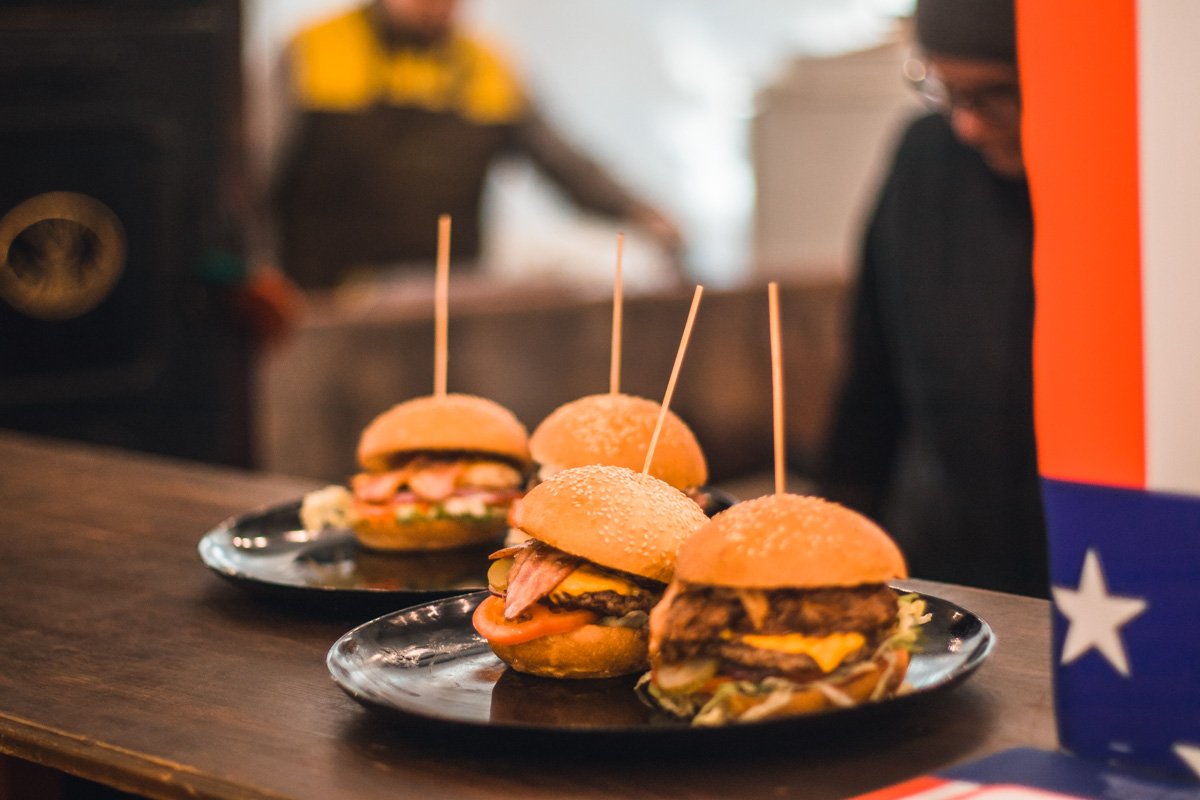 Люблю повеселиться, особенно - пожрать!