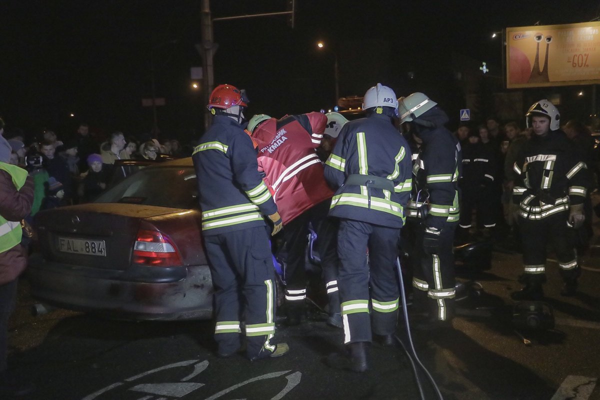 Столкнулись автомобили Opel и BMW