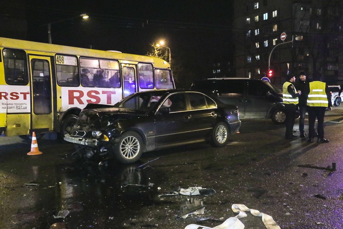 Автомобиль BMW поворачивал с улицы Кибальчича, когда на встречу ему выехал Opel 