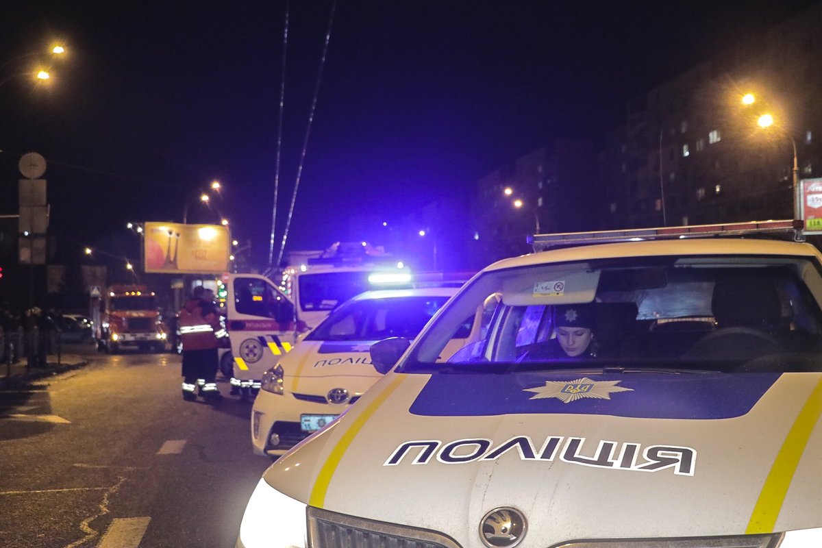 На месте происшествия работали два наряда полиции 