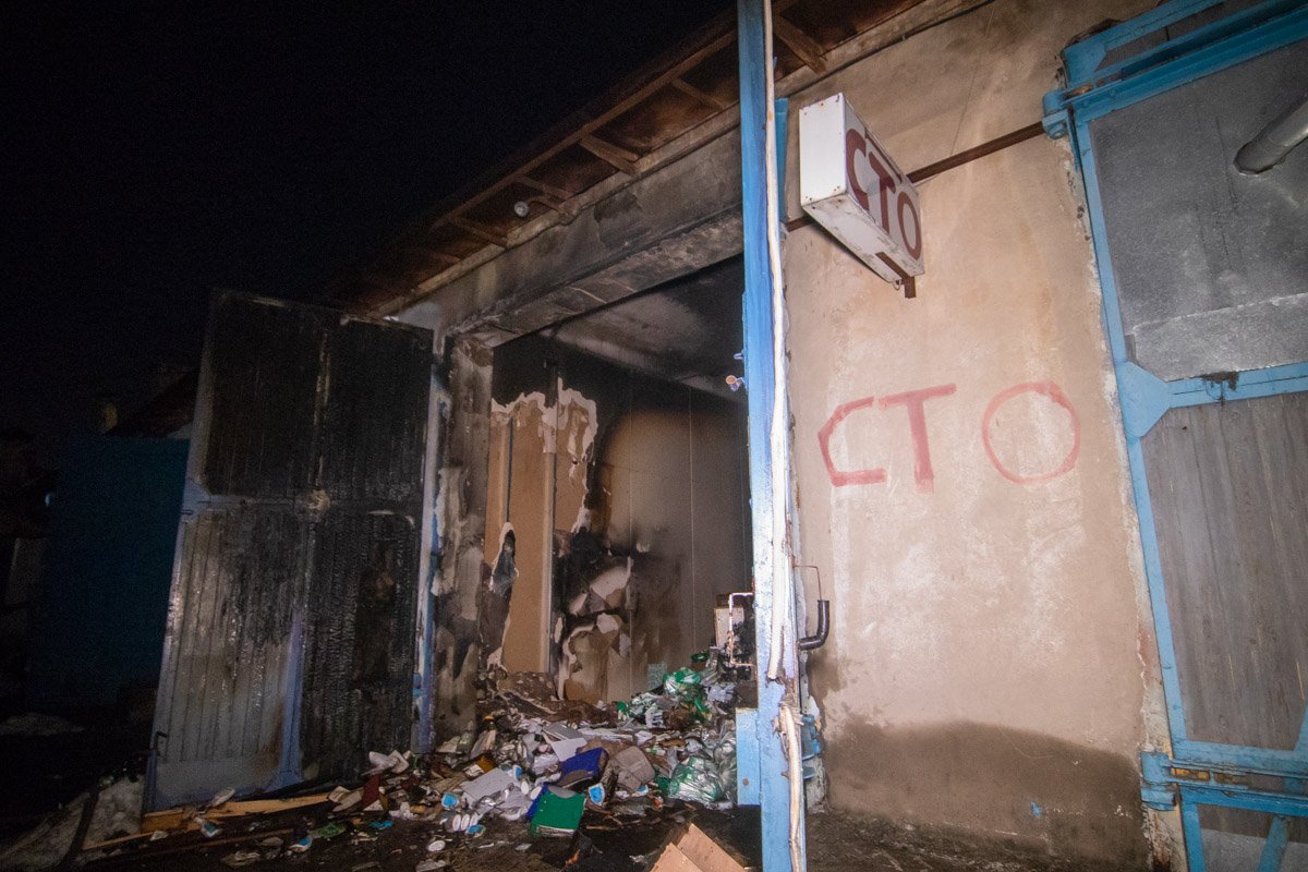 В субботу, 16 февраля, в Киеве на Дорогожичах произошел пожар В субботу, 16 февраля, в Киеве на Дорогожичах произошел пожар