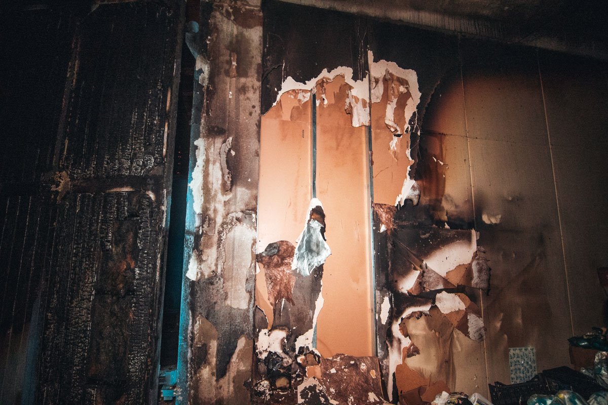 Предварительно, это случилось из-за неисправной проводки внутри гаража Предварительно, это случилось из-за неисправной проводки внутри гаража