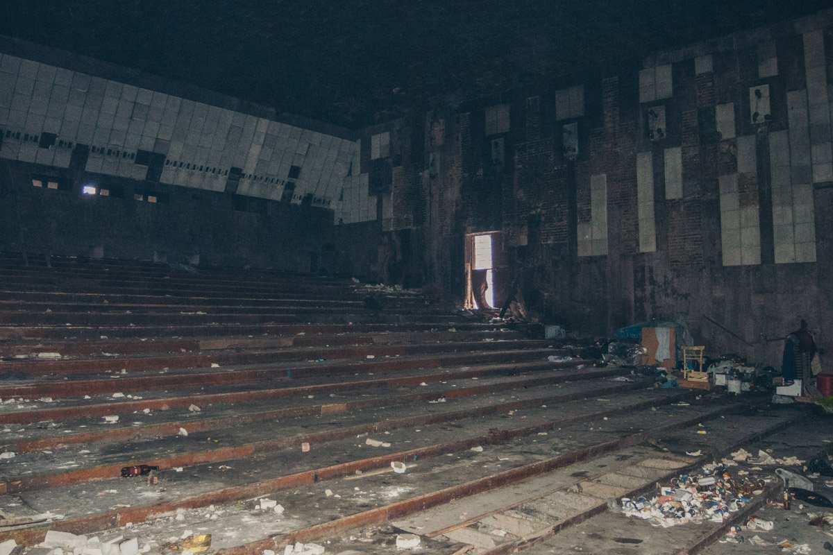 Кинотеатр имени Гагарина, построенный в 1971 году, проработал по назначению до 1993 года Кинотеатр имени Гагарина, построенный в 1971 году, проработал по назначению до 1993 года