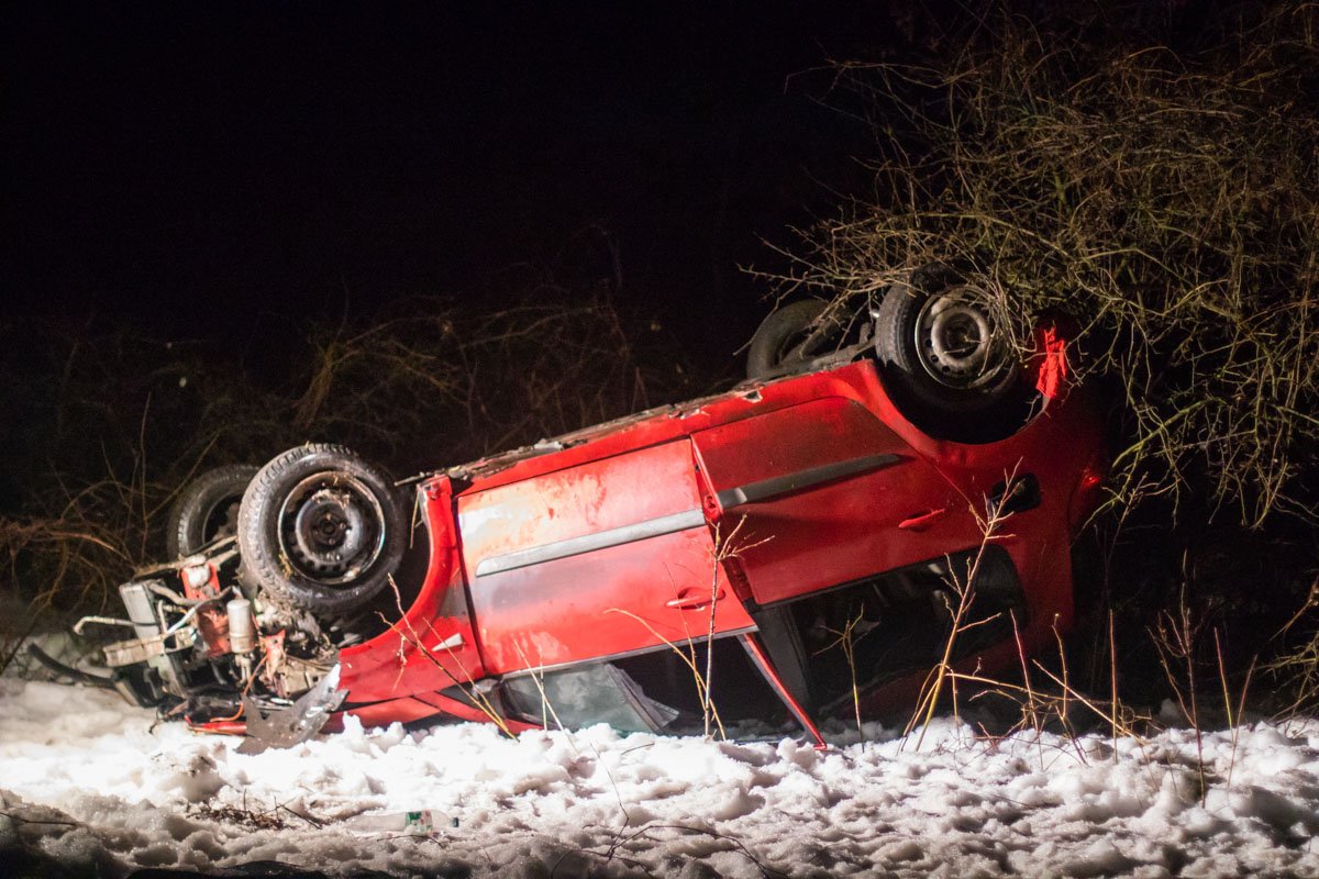 На Новоирпенской трассе водитель Renault не справился с управлением и вылетел на встречку