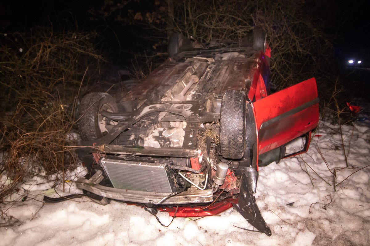 Всего в салоне находились трое человек