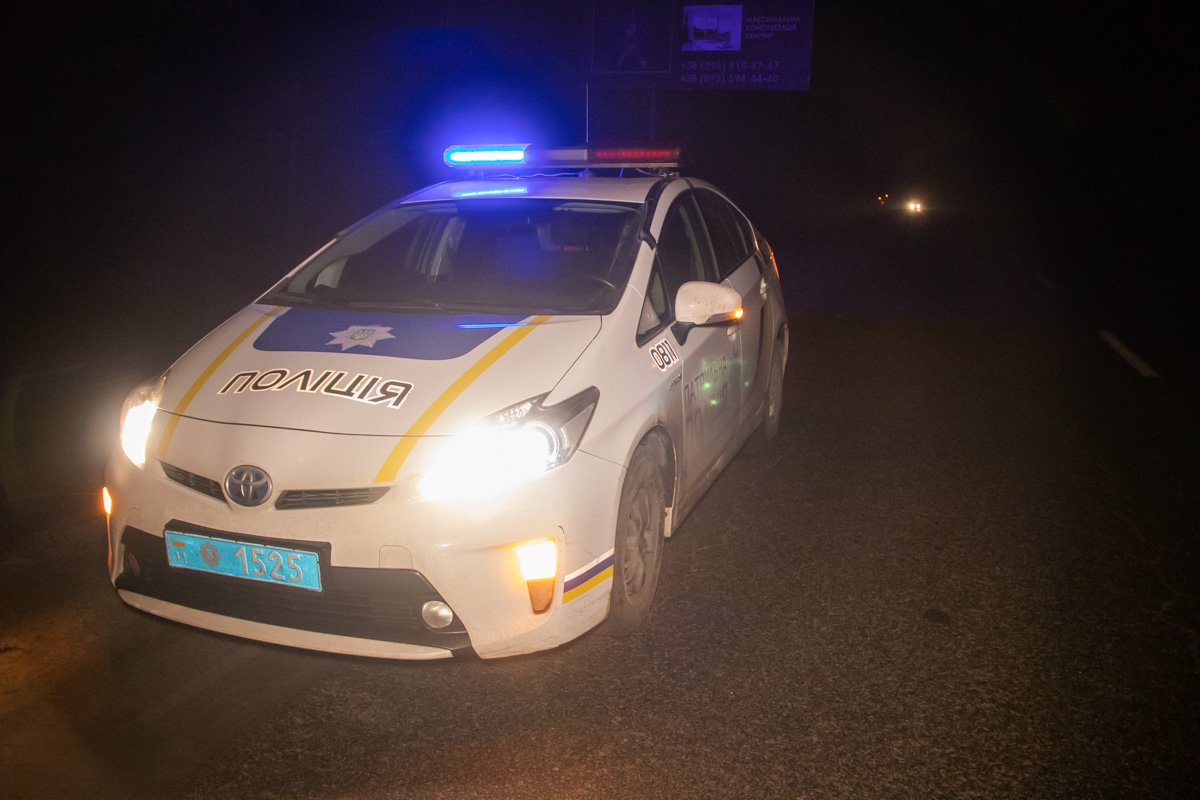 На месте работали патрульные и медики