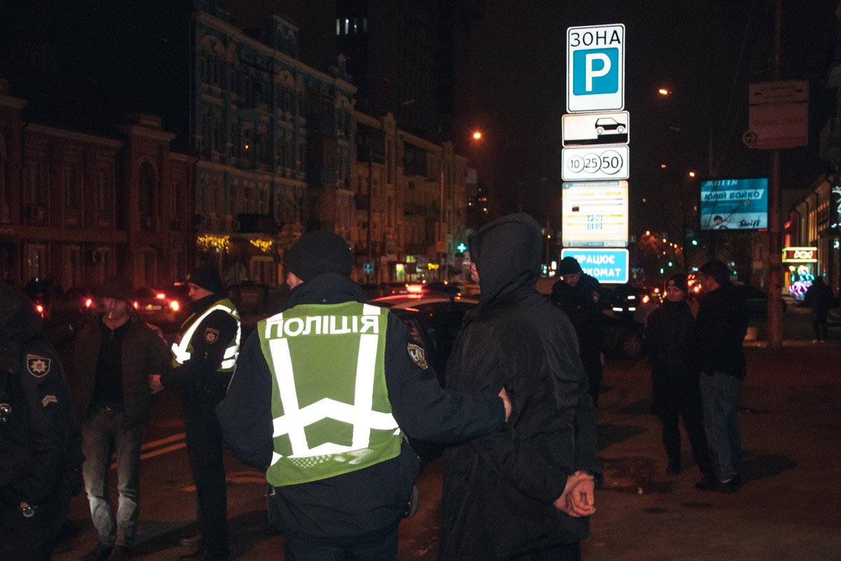 Трое из них были в состоянии сильного алкогольного опьянения, а один заявил, что у него есть травка и он хочет ее покурить