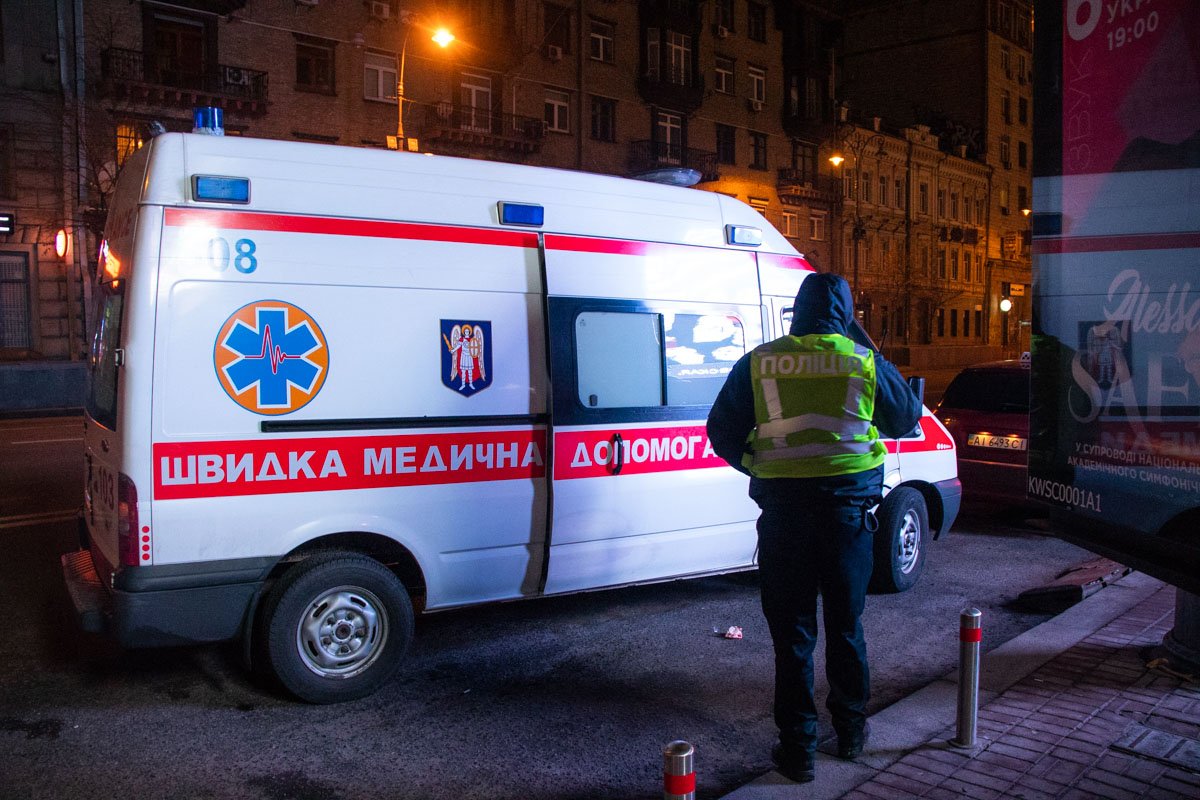 На месте работали три группы патрульных, "скорая" и следственно-оперативная группа