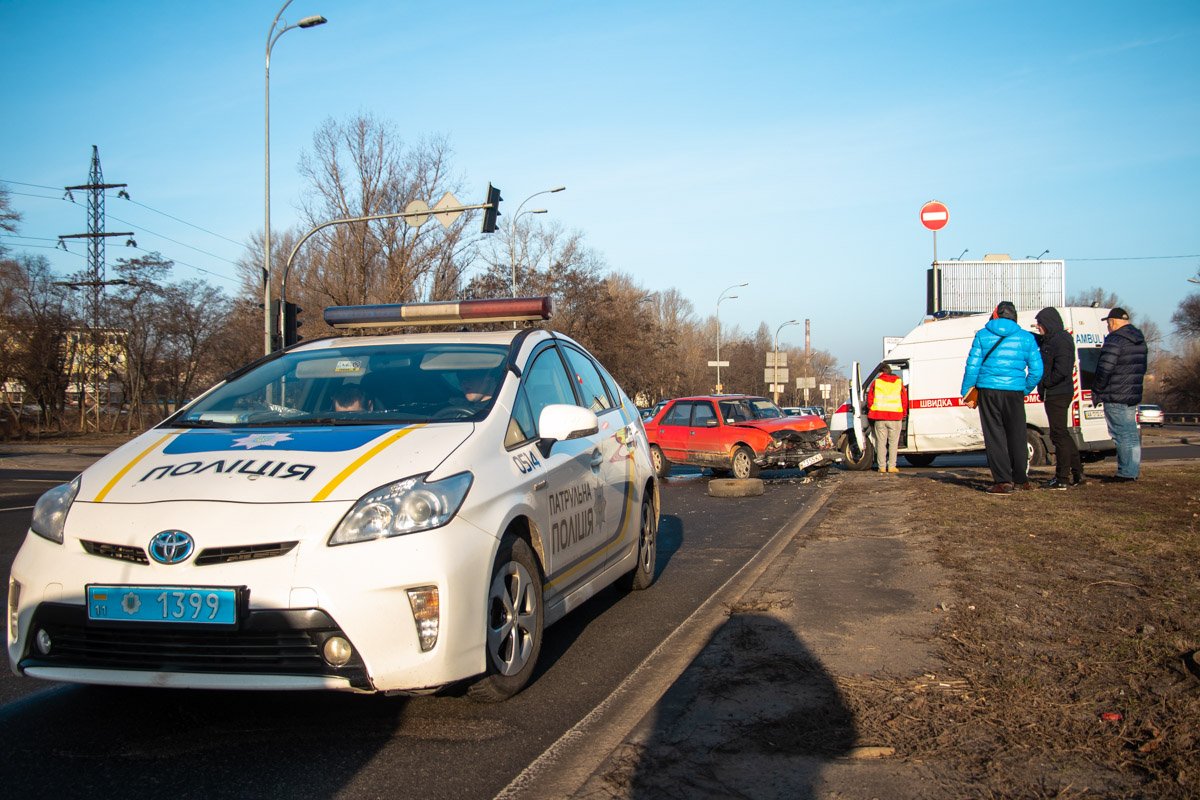 К счастью, в результате аварии никто не пострадал, детали и виновника аварии установят правоохранители