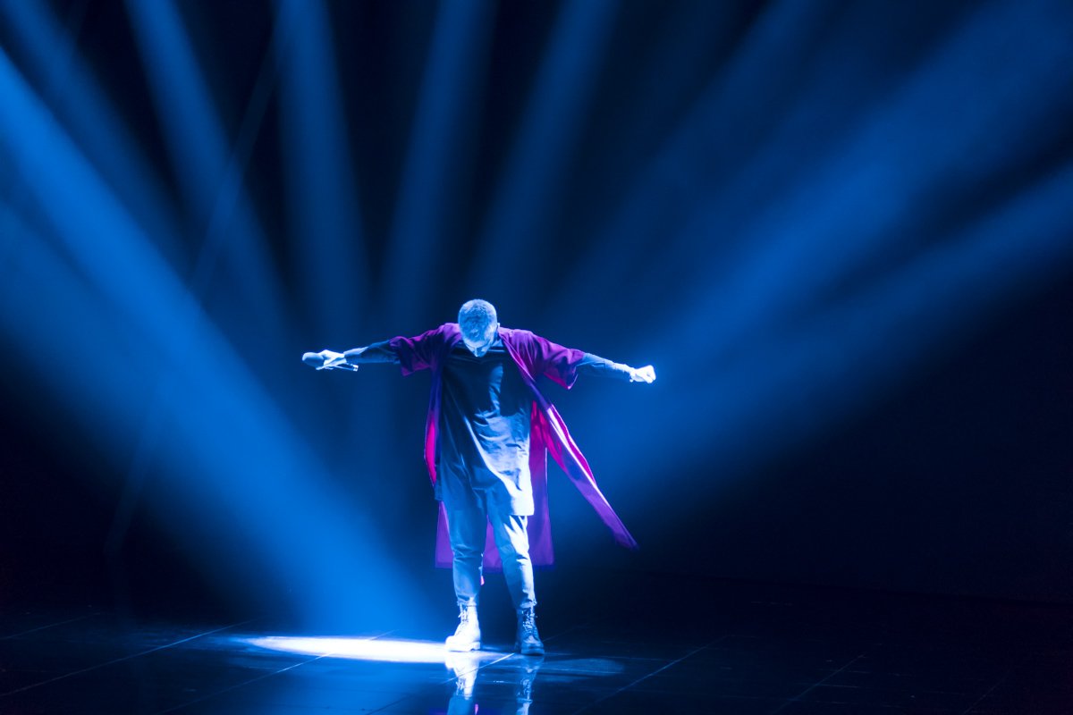 Евгений Филатов отметил его самобытный и уникальный стиль, а Джамала сказала, что у парня отличный тембр 