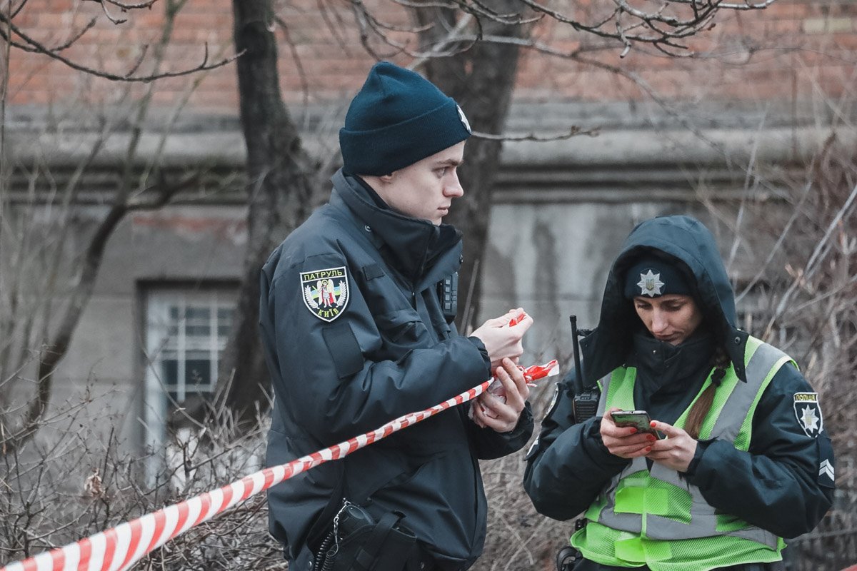 Опасная находка лежала прямо у забора школы