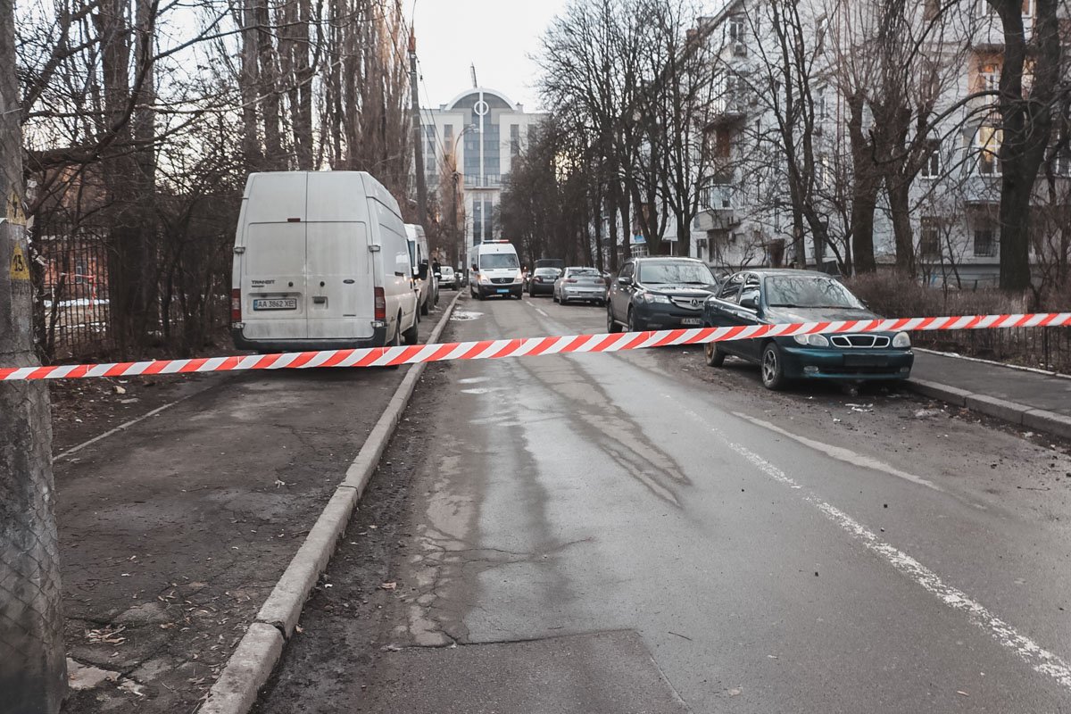 На место прибыли взрывотехники и следственно-оперативная группа