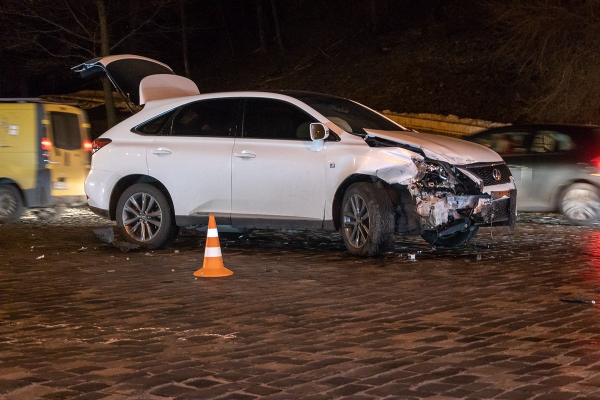 Авария произошла на Днепровском спуске Авария произошла на Днепровском спуске