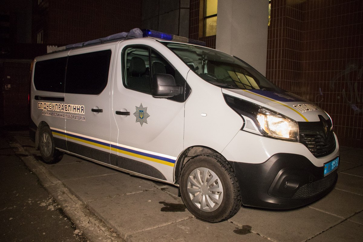 На месте работают полицейские и следственная группа