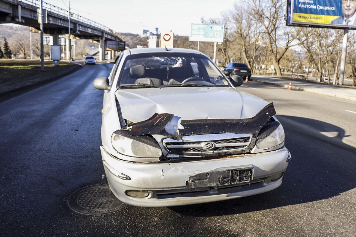 Пассажира Lanos также госпитализировали