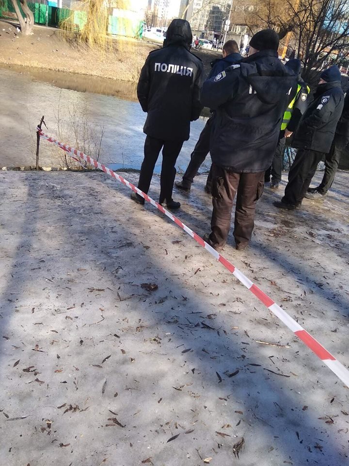 На место события оперативно прибыла полиция и взрывотехники На место события оперативно прибыла полиция и взрывотехники