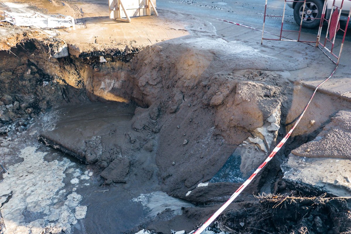 Глубина обвала составила около 1 метра