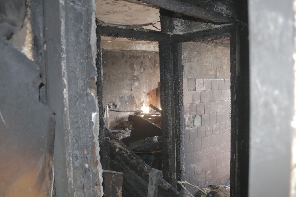 К моменту приезда спасателей пламя охватило все помещение, квартира сгорела дотла К моменту приезда спасателей пламя охватило все помещение, квартира сгорела дотла