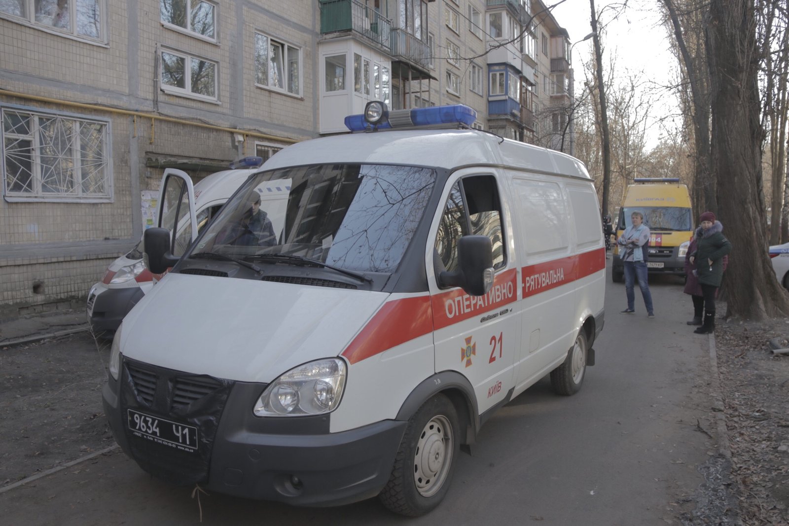 На месте работали пять единиц основной и специальной техники спасателей, а также дежурили медики и патрульные На месте работали пять единиц основной и специальной техники спасателей, а также дежурили медики и патрульные