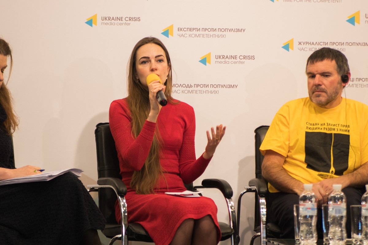 В этот день адвокаты, потерпевшие и представители общественных организаций публично заявляют об отсутствии надлежащего продвижения расследований, касающихся смертей и пыток людей на Майдане В этот день адвокаты, потерпевшие и представители общественных организаций публично заявляют об отсутствии надлежащего продвижения расследований, касающихся смертей и пыток людей на Майдане