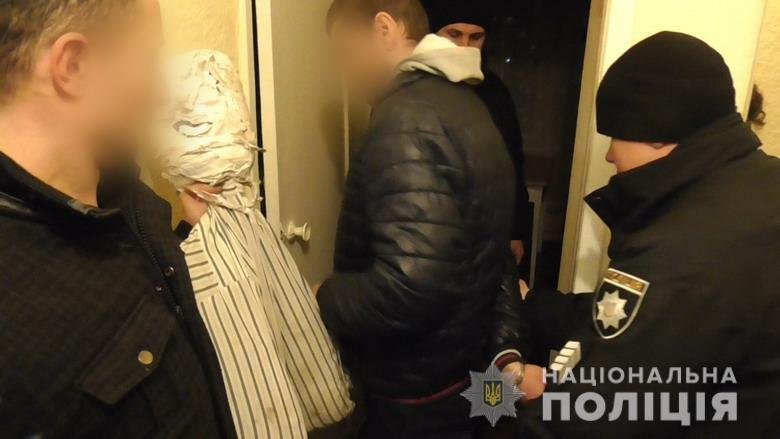 Также удалось задержать подозреваемого, который умышленно задушил ради наживы женщину в ее собственной квартире Также удалось задержать подозреваемого, который умышленно задушил ради наживы женщину в ее собственной квартире