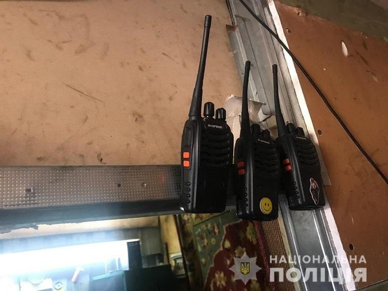 При кражах они поддерживали связь При кражах они поддерживали связь