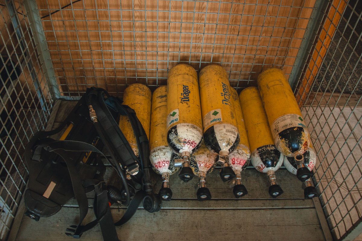 Также на территории части базируется отделение газодымозащитной службы Также на территории части базируется отделение газодымозащитной службы